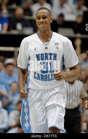 29. Januar 2011 - Chapel Hill, North Carolina, USA - North Carolina Tar Heels weiter John Henson (31). North Carolina Niederlagen NC State 84-64 bei Dean Smith Center in Chapel Hill, North Carolina. (Kredit-Bild: © Anthony Barham/Southcreek Global/ZUMAPRESS.com) Stockfoto