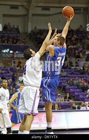 29. Januar 2011 - Fort Worth, Texas, US - Air Force Falcons Center Taylor Broekhuis (34) im Kampf gegen die TCU Horned Frogs.  Luftwaffe führt zur Halbzeit, TCU 29-24 at Daniel Meyer Kolosseum. (Kredit-Bild: © Andrew Dieb/Southcreek Global/ZUMAPRESS.com) Stockfoto