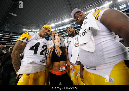 1. Februar 2011 - Arlington, Texas, Vereinigte Staaten von Amerika - Mitglieder von den Pittsburgh Steelers beantwortet Fragen während der Medientag 2011 Super Bowl im Dallas Cowboys Stadium in Arlington, Texas. (Kredit-Bild: © Jerome Miron/Southcreek Global/ZUMAPRESS.com) Stockfoto