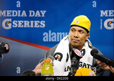 1. Februar 2011 - Arlington, Texas, Vereinigte Staaten von Amerika - Pittsburgh Steelers Wide Receiver Hines Ward (86) beantwortet Fragen während der Medientag 2011 Super Bowl im Dallas Cowboys Stadium in Arlington, Texas. (Kredit-Bild: © Jerome Miron/Southcreek Global/ZUMAPRESS.com) Stockfoto