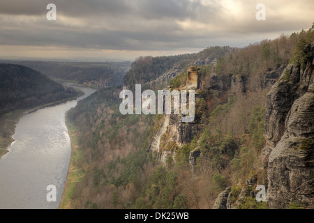 Blick von der Bastei über den Fluss Elbe, Nationalpark Sächsische Schweiz, Sachsen, Deutschland Stockfoto