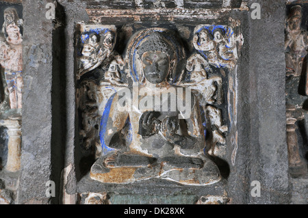 Höhle 6 Obermaterial: Sanctum - Buddha in der Lehre darstellen. Ajanta Höhlen, Aurangabad, Maharashtra, Indien Stockfoto