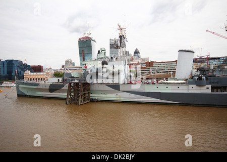 HMS Belfast vertäut dauerhaft auf der Themse Stockfoto