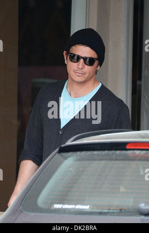 Josh Hartnett Josh Hartnett und Amanda Seyfried Melrose Kunstgalerie in West Hollywood verlassen, während ihre Fahrer führt ein Stockfoto