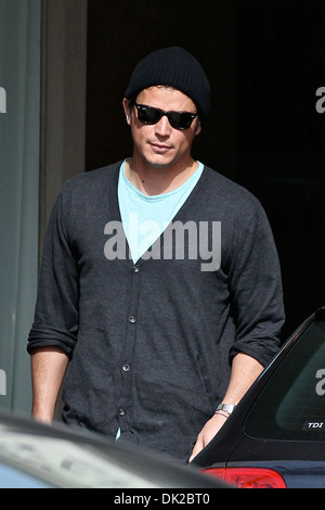 Josh Hartnett Josh Hartnett und Amanda Seyfried Melrose Kunstgalerie in West Hollywood verlassen, während ihre Fahrer führt ein Stockfoto