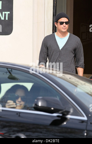 Josh Hartnett Josh Hartnett und Amanda Seyfried Melrose Kunstgalerie in West Hollywood verlassen, während ihre Fahrer führt ein Stockfoto