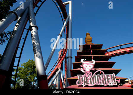 ACHTERBAHN IM TIVOLI IN KOPENHAGEN Stockfoto