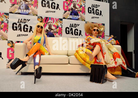 Tokio, Japan. 1. Dezember 2013. Gaga Puppen sind während der Pressekonferenz für Lady Gaga neues Album "Artpop" in Roppongi Hills Akademie am 1. Dezember 2013 in Tokio zu sehen. Bildnachweis: Dpa/Alamy Live-Nachrichten Stockfoto