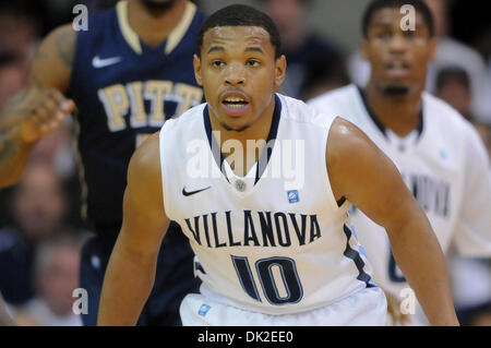 12. Februar 2011 - Villanova, Pennsylvania, USA - Villanova Wildcats guard Corey Fisher (10) während der Spielaktion. Villanova führt in eine Big East Schlacht #9 #4 Pittsburgh an der halben 27-23, in einem Spiel im Pavillon in Villanova, Pennsylvania (Credit-Bild: © Mike McAtee/Southcreek Global/ZUMAPRESS.com) Stockfoto