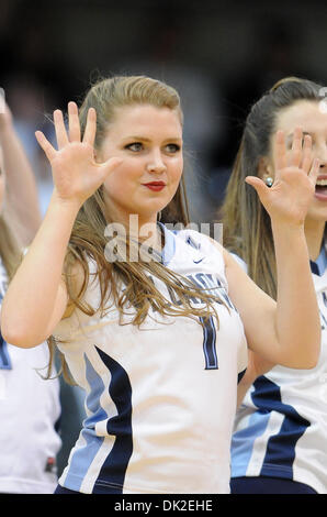12. Februar 2011 - Villanova, Pennsylvania, führt US - Villanova-Dance-Team während einer Auszeit.  In einem großen Osten besiegt Schlacht #4 Pittsburgh #9 Villanova 57-54, in einem Spiel im Pavillon in Villanova, Pennsylvania (Credit-Bild: © Mike McAtee/Southcreek Global/ZUMAPRESS.com) Stockfoto