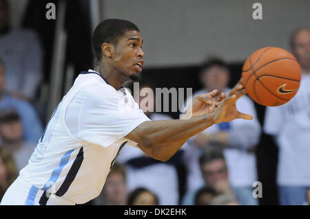 12. Februar 2011 - geht Villanova, Pennsylvania, USA - Villanova Wildcats vorwärts Antonio Pena (0) der Ball. In einem großen Osten besiegt Schlacht #4 Pittsburgh #9 Villanova 57-54, in einem Spiel im Pavillon in Villanova, Pennsylvania (Credit-Bild: © Mike McAtee/Southcreek Global/ZUMAPRESS.com) Stockfoto