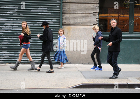 Wandern in Soho in Manhattan New York City USA - 28.03.12 Schauspieler Timothy Olyphant und Familie gelten: Stockfoto