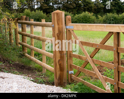 Feld-Hof Tor geschlossen Derbyshire uk Stockfoto