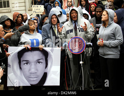 Des Rates Pressekonferenz Mitglied Ydanis Rodriguez New York City Council Member in Erinnerung an Trayvon Martin im Rathaus Stockfoto