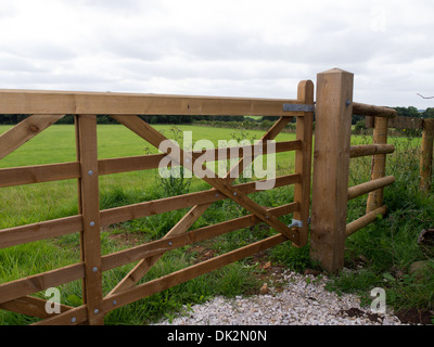 Feld-Hof Tor geschlossen Derbyshire uk Stockfoto