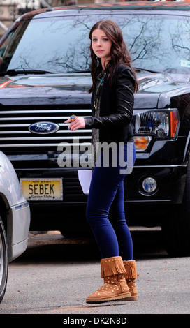 Michelle Trachtenberg Dreharbeiten Szenen für "Gossip Girl" in Queens New York City USA - 28.03.12: Ivan Stockfoto