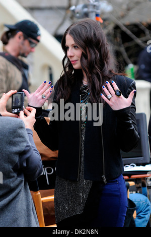 Michelle Trachtenberg Dreharbeiten Szenen für "Gossip Girl" in Queens New York City USA - 28.03.12: Ivan Stockfoto