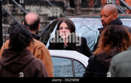 Michelle Trachtenberg Dreharbeiten Szenen für "Gossip Girl" in Queens New York City USA - 28.03.12: Ivan Stockfoto