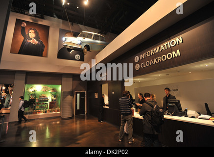 Atmosphäre-Foto-Shooting bei weltweit Grand Opening Cast und Crew Festmahl für die Eröffnung des Warner Bros Studio Tour London - Making of Stockfoto