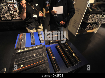 Atmosphäre-Foto-Shooting bei weltweit Grand Opening Cast und Crew Festmahl für die Eröffnung des Warner Bros Studio Tour London - Making of Stockfoto