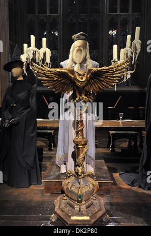 Atmosphäre-Foto-Shooting bei weltweit Grand Opening Cast und Crew Festmahl für die Eröffnung des Warner Bros Studio Tour London - Making of Stockfoto