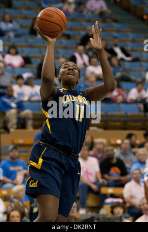 18. Februar 2011 - Westwood, Kalifornien, USA - California Forward/Center DeNesha Stallworth #11 in Aktion bei der Frauen NCAA Basketball-Spiel zwischen die California Golden Bears und den UCLA Bruins im Pauley Pavilion. (Kredit-Bild: © Brandon Parry/Southcreek Global/ZUMAPRESS.com) Stockfoto