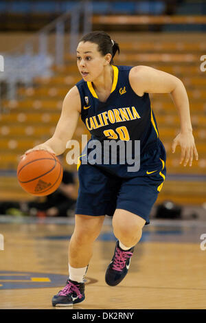 18. Februar 2011 - Westwood, Kalifornien, USA - California Wache Mikayla Lyles #30 in Aktion bei der Frauen NCAA Basketball-Spiel zwischen die California Golden Bears und den UCLA Bruins im Pauley Pavilion. (Kredit-Bild: © Brandon Parry/Southcreek Global/ZUMAPRESS.com) Stockfoto