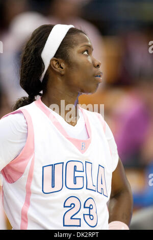 18. Februar 2011 - Westwood, Kalifornien, USA - UCLA weiterleiten Markel Walker #23 während der Frauen NCAA Basketball-Spiel zwischen die California Golden Bears und den UCLA Bruins im Pauley Pavilion. Die Bruins schlagen den Goldenen Bären mit einem Score von 63-48. (Kredit-Bild: © Brandon Parry/Southcreek Global/ZUMAPRESS.com) Stockfoto