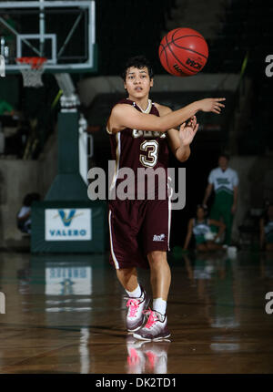 19. Februar 2011 - Denton, Texas, Vereinigte Staaten von Amerika - Universität von Louisiana in Monroe Warhawks bewachen Elizabeth Torres (3) in Aktion während der NCAA Womens Basketball-Spiel zwischen der University of Louisiana in Monroe Warhawks und der University of North Texas, grün an der North Texas Coliseum, die Super Pit in Denton, Texas. UNT führt ULM 30 bis 24 zur Halbzeit. (Kredit Im Stockfoto