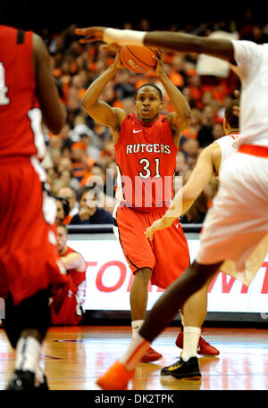 19. Februar 2011: Rutgers guard Mike Coburn (#31) in Aktion während des Spielens von Syrakus. Syrakus besiegt 84-80 Rutgers im Carrier Dome in Syracuse, NY. (Kredit-Bild: © Alan Schwartz/Cal Sport Media/ZUMAPRESS.com) Stockfoto