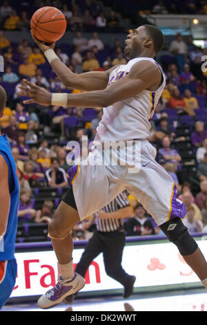 20. Februar 2011 macht - Baton Rouge, Louisiana, Vereinigte Staaten von Amerika - LSU Tigers vorwärts Malcolm White (5) ein Laie in der ersten Hälfte. Florida besiegte LSU 68-61. (Kredit-Bild: © Joseph Bellamy/Southcreek Global/ZUMAPRESS.com) Stockfoto