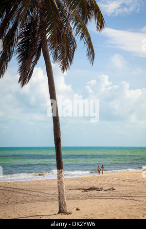 Paare, die im Stadtteil Strand, Cumbuco, Fortaleza, Brasilien. Stockfoto