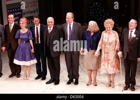 Dakin Matthews Jefferson Mays Kerry Butler Eric Mccormack James Earl Jones John Larroquette Candice Bergen Angela Lansbury Stockfoto