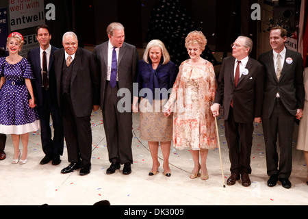 Kerry Butler Eric Mccormack James Earl Jones John Larroquette Candice Bergen Angela Lansbury Michael McKean Corey Brill Donna Stockfoto