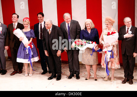 Dakin Matthews Jefferson Mays Kerry Butler Eric Mccormack James Earl Jones John Larroquette Candice Bergen Angela Lansbury Stockfoto