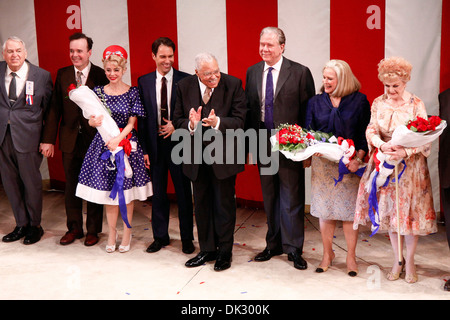 Dakin Matthews Jefferson Mays Kerry Butler Eric Mccormack James Earl Jones John Larroquette Candice Bergen Angela Lansbury Stockfoto