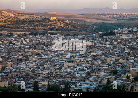 Die unglaublich riesige Medina von Fes Stockfoto