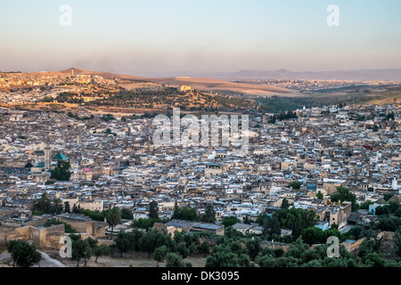 Die unglaublich riesige Medina von Fes Stockfoto