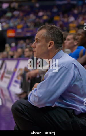 20. Februar 2011 blickt als Niederlage Gators LSU 68-61 - Baton Rouge, Louisiana, Vereinigte Staaten von Amerika - Florida Gator Head Coach Billy Donovan auf. (Kredit-Bild: © Joseph Bellamy/Southcreek Global/ZUMAPRESS.com) Stockfoto