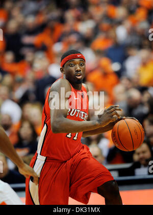 19. Februar 2011: Rutgers bewachen Dane Miller (#11) in Aktion während des Spielens von Syrakus. Syrakus besiegt Rutgers 84-80 im Carrier Dome in Syracuse, NY. (Kredit-Bild: © Alan Schwartz/Cal Sport Media/ZUMAPRESS.com) Stockfoto