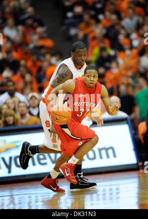 19. Februar 2011: Rutgers guard Mike Coburn (#31) in Aktion während des Spielens von Syrakus.  Syrakus besiegt Rutgers 84-80 im Carrier Dome in Syracuse, NY. (Kredit-Bild: © Alan Schwartz/Cal Sport Media/ZUMAPRESS.com) Stockfoto