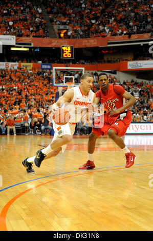 19. Februar 2011: Syrakus guard Brandon Triche (#20) in Aktion während des Spielens Rutgers. Syrakus besiegt Rutgers 84-80 im Carrier Dome in Syracuse, NY. (Kredit-Bild: © Alan Schwartz/Cal Sport Media/ZUMAPRESS.com) Stockfoto