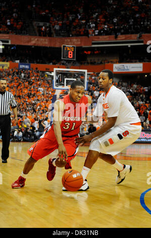 19. Februar 2011: Rutgers guard Mike Coburn (#31) in Aktion während des Spielens von Syrakus. Syrakus besiegt Rutgers 84-80 im Carrier Dome in Syracuse, NY. (Kredit-Bild: © Alan Schwartz/Cal Sport Media/ZUMAPRESS.com) Stockfoto