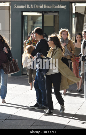 Natalie Portman getupft mit Ehemann Benjamin Millepied und Sohn Aleph verlassen Juilliard & SAB Cafe in Manhattan New York City Stockfoto