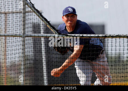 24. Februar 2011 - Port Charlotte, FL, USA - OT 334983 FOUN RAYS 13.EDMUND D. Brunnen |   Zeiten. (24.02.2011 Port Charlotte) Tampa Bay Rays Krug Jake McGee wirft beim Training in Port Charlotte am 24. Februar 2011. [EDMUND D. Brunnen, mal] (Kredit-Bild: © St. Petersburg Times/ZUMAPRESS.com) Stockfoto
