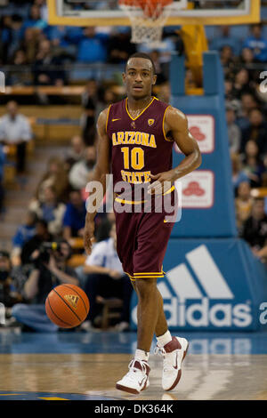 24. Februar 2011 - Westwood, Kalifornien, USA - Arizona State Sun Devils guard Jamelle McMillan #10 in Aktion während der NCAA Basketball-Spiel zwischen den Arizona State Sun Devils und die UCLA Bruins im Pauley Pavilion. Die Bruins schlagen die Sun Devils mit einem Endstand von 71-53. (Kredit-Bild: © Brandon Parry/Southcreek Global/ZUMAPRESS.com) Stockfoto