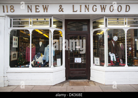 Neue & Lingwood, Anbieter von Trachten, Wissenschaftler am Eton College, in der Nähe von Windsor, Berkshire, England, Vereinigtes Königreich Stockfoto