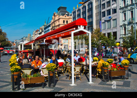 Cafe Tramvaj Terrasse Terrasse Vaclavske Namesti zum Wenceslas square Mitteleuropa Prag Tschechische Republik Stockfoto