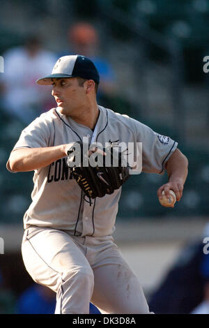 27. Februar 2011 - Corpus Christi, Texas, USA - UConn P (41) Greg Nappo pitching während 2011 Kleberg Bank College Classic an Fronleichnam, Haken TX nach Hause von der Double '' A'' Corpus Christi. UConn besiegte die Corpus Christi A & M 7-0. (Kredit-Bild: © Juan DeLeon/Southcreek Global/ZUMAPRESS.com) Stockfoto