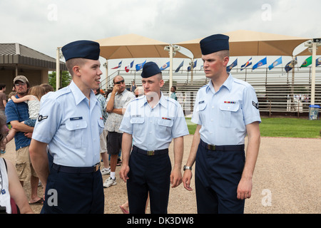 Neue Flieger nach United States Air Force Grundausbildung Abschlussfeiern In San Antonio, Texas zu besichtigen Stockfoto